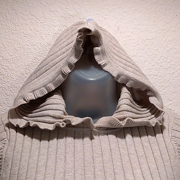 NILS SPORTSWEAR RIBBED AND RUFFLED CREAM HOODIE W/KANGAROO POCKET - Picture 5 of 9